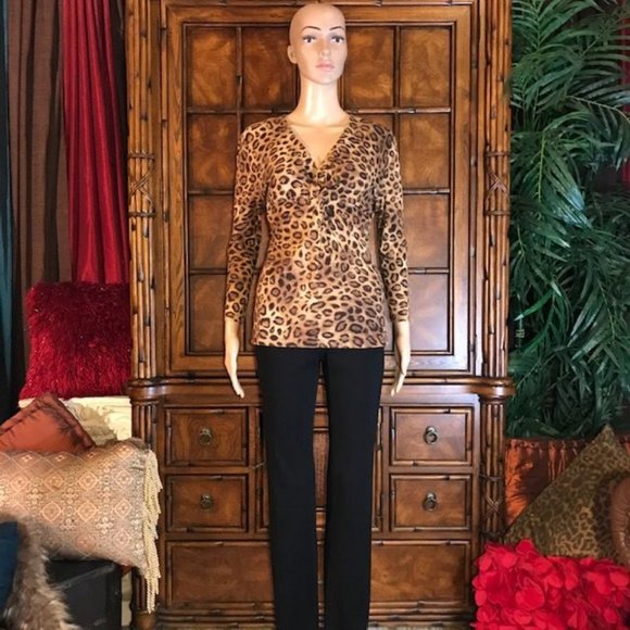 Jones New York Leopard Twist Front Top - Picture 3 of 12